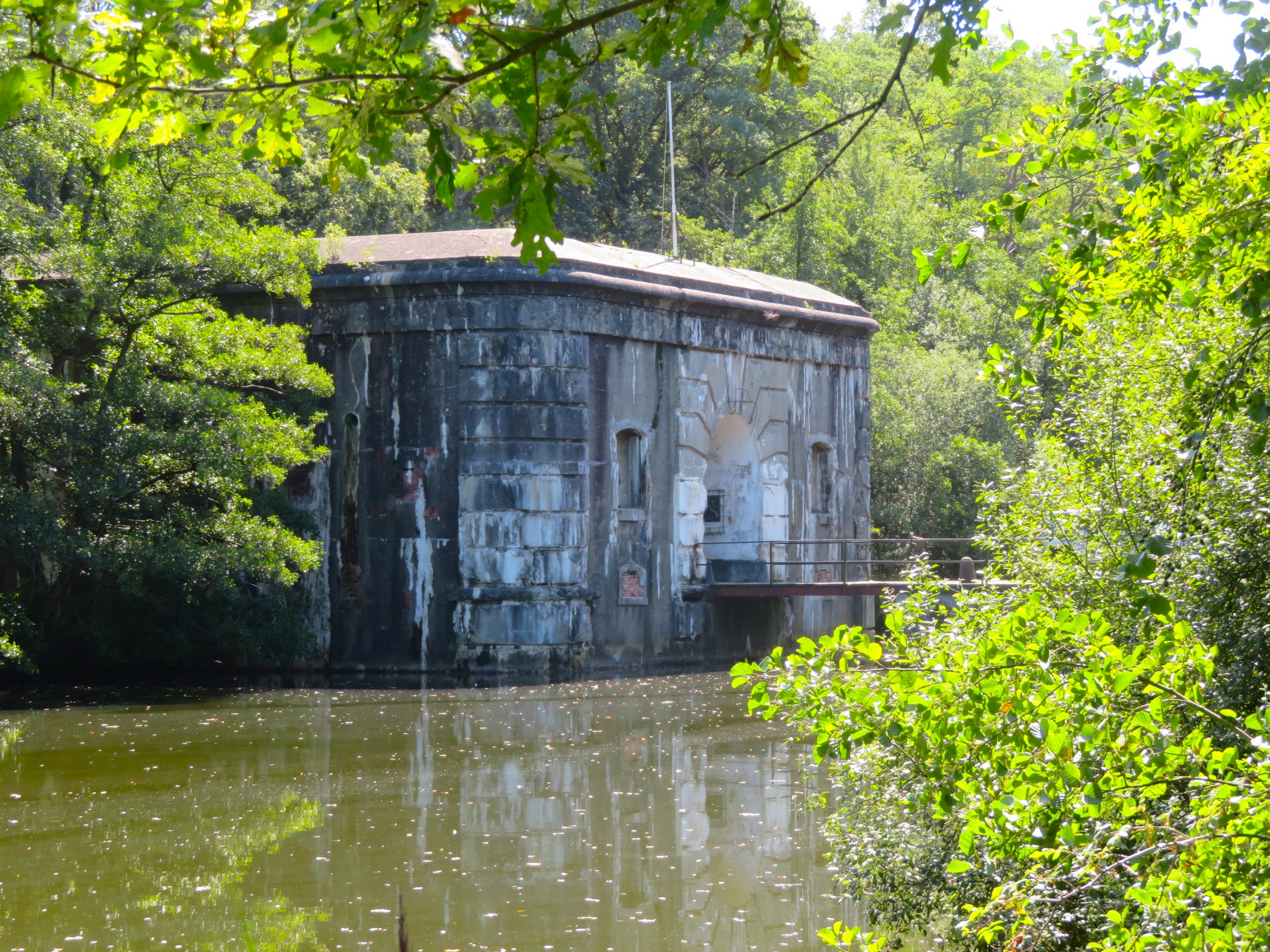 Voorzijde van het Fort Oelegem Vleermuizenreservaat